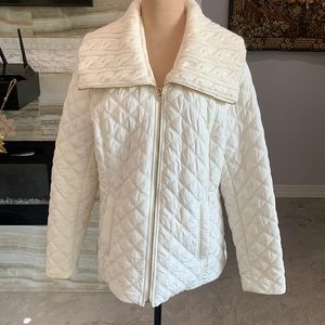 Preston & York White Quilted Jacket with Collar Trim.‎ Size L